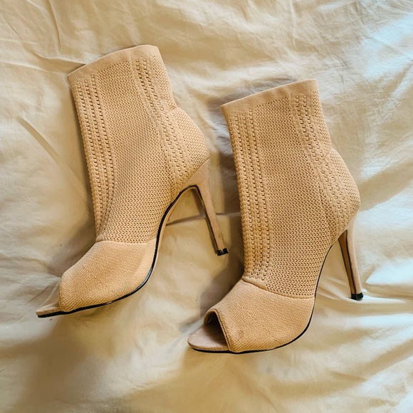 Nicole Miller Tan Knit Heels, sz 8 - Picture 1 of 4
